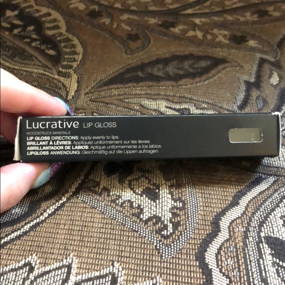 Younique Loyal Lipgloss - NEW